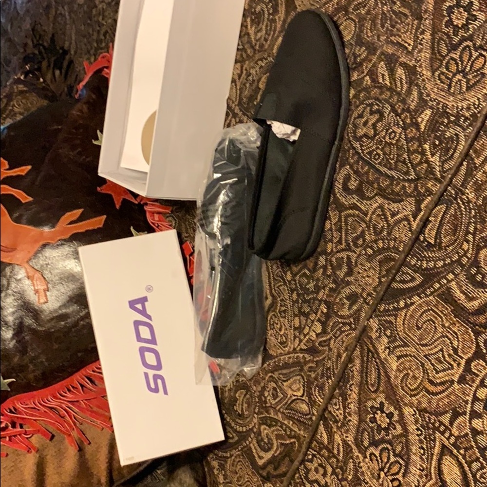 NIB Soda memory foam slip ons